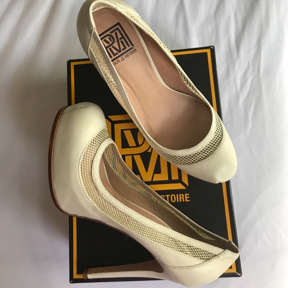 Worn once Pour La Victoire heel
